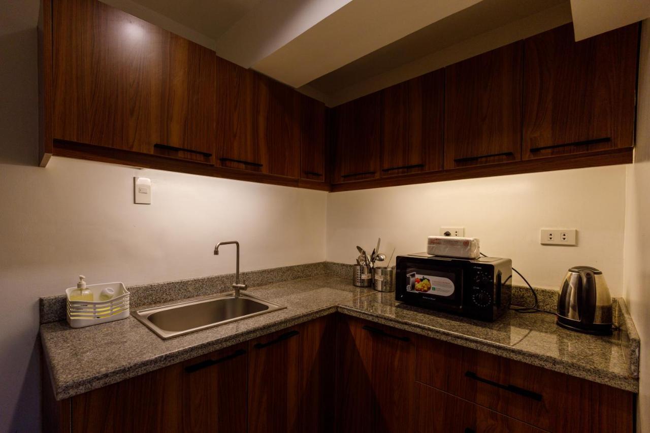 5880 Enriquez Residences Manila Exterior photo